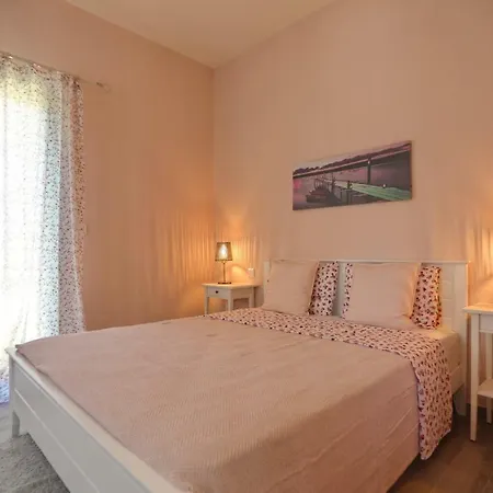 بيت للعطل The Kampos House سكوبيلوس تاون