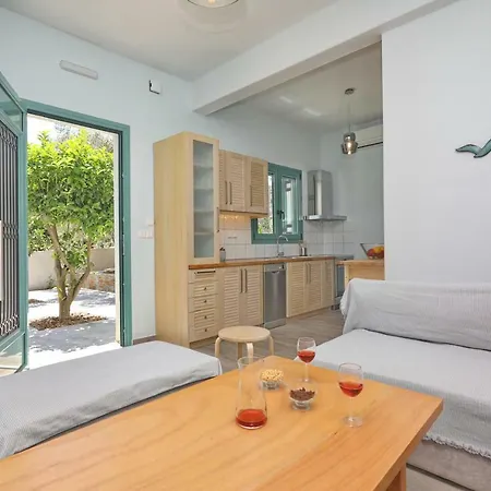 The Kampos House بيت للعطل *